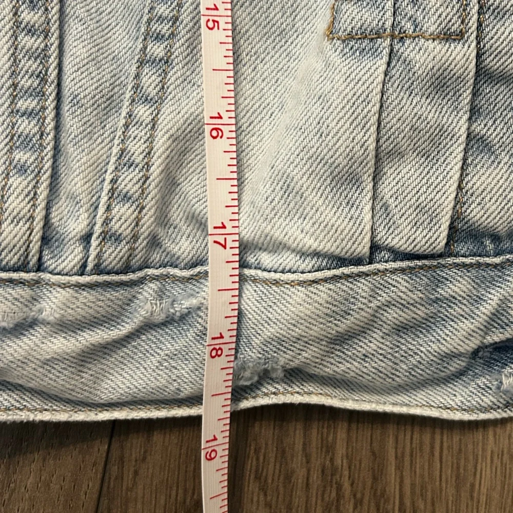 American Eagle light wash Blue Jean Jacket - Picture 5 of 5